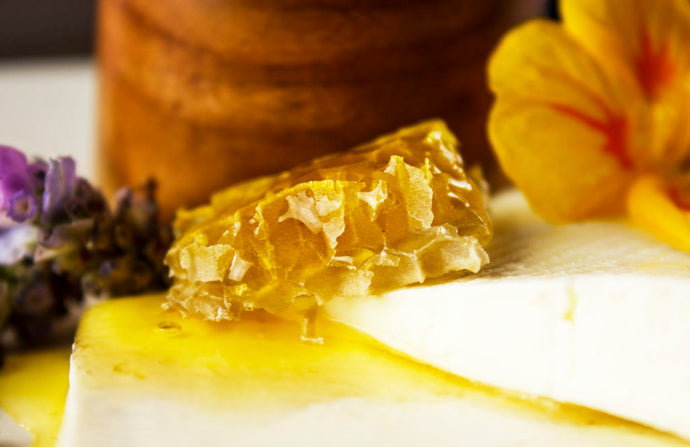 ¿Por qué se cristaliza la miel de abeja?